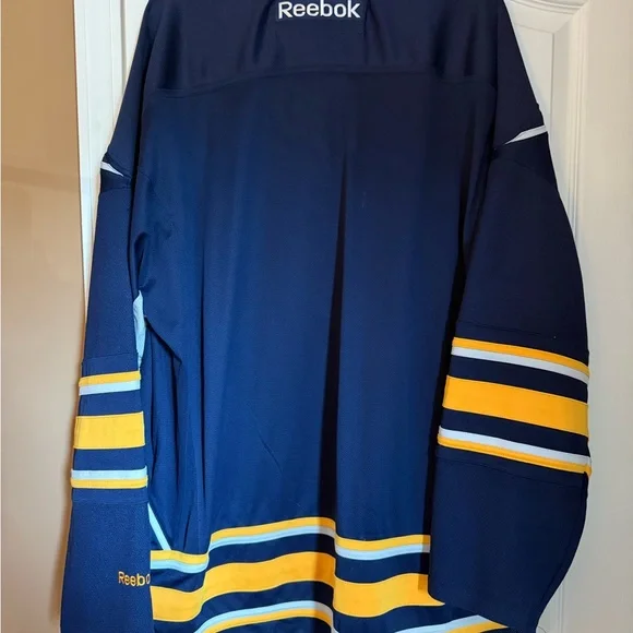 Buffalo Sabres jersey - Picture 2 of 3